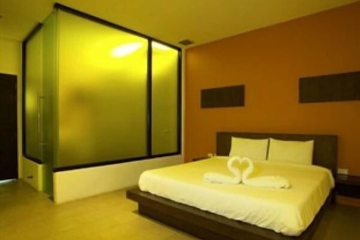 Room 2 of 18