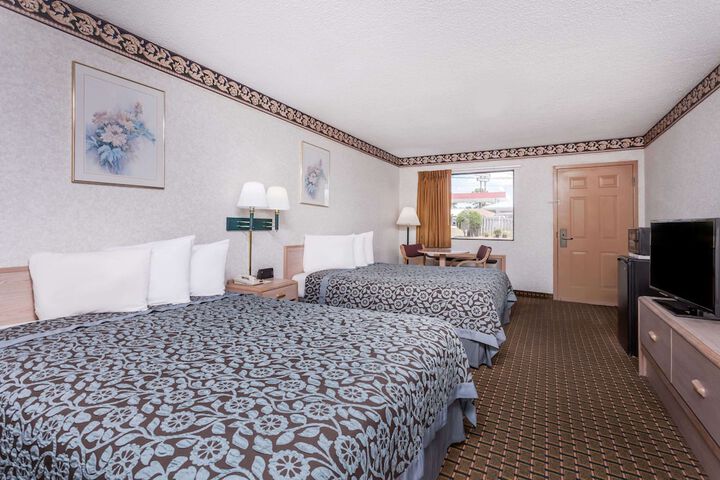 2 Queen Beds (11 of 11)