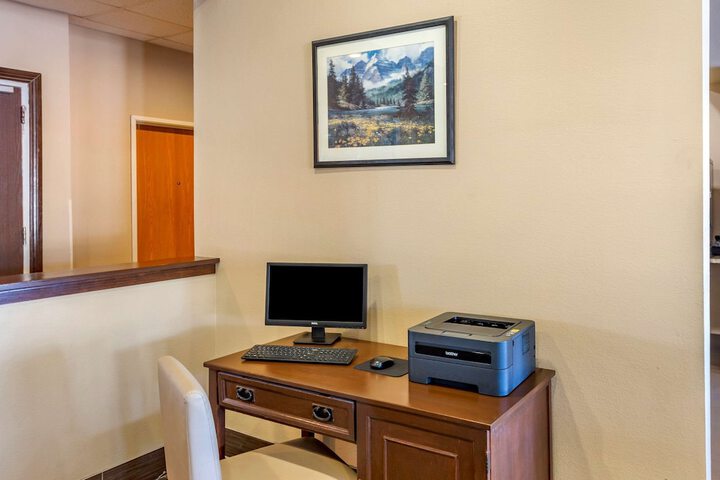 Business Center 28 of 30