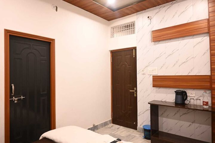 Room 7 of 13