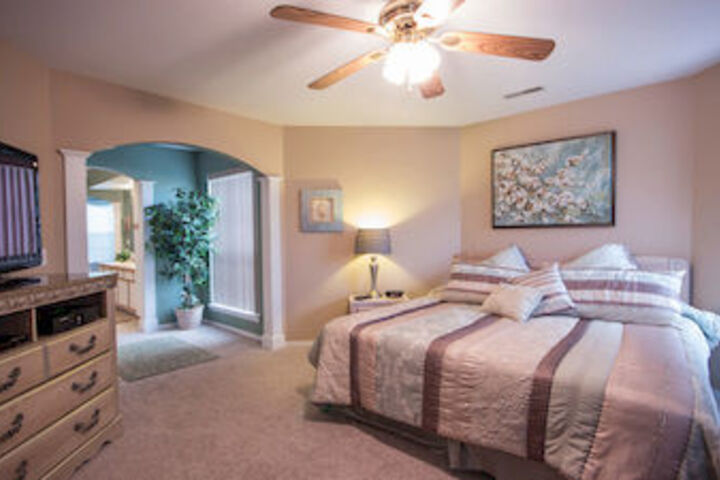 Room 7 of 18