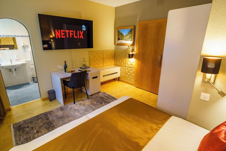 Room 10 of 95