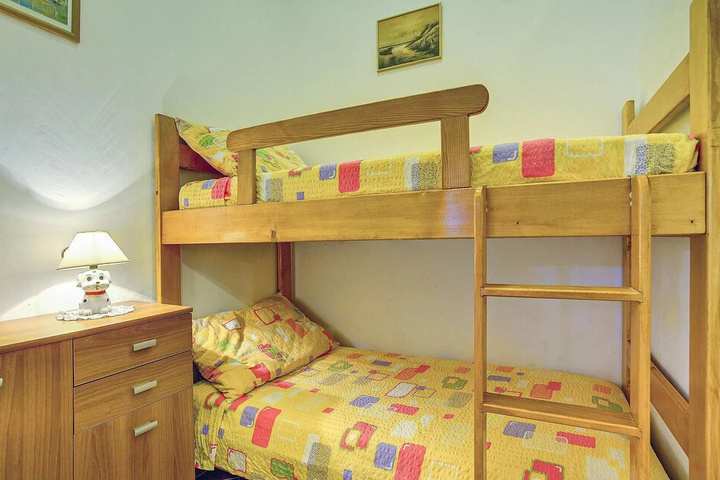 Room 2 of 9