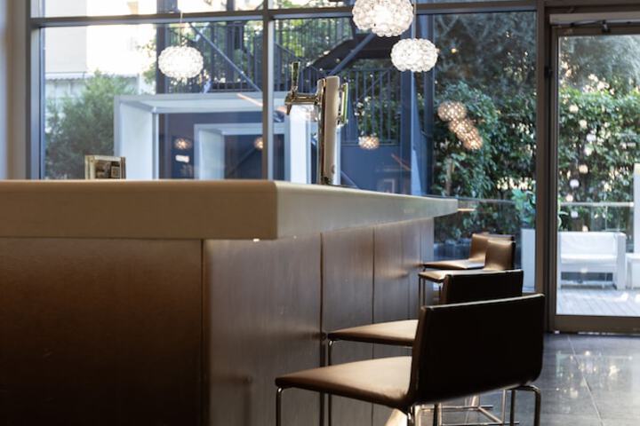 Lounge 62 of 82