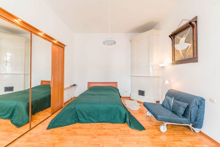 Room 4 of 18