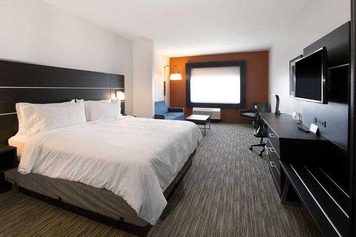 1 King Bed Standard Pet Friendly (9 of 9)