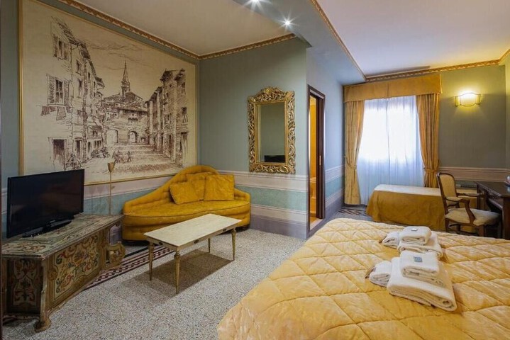 Room 2 of 23