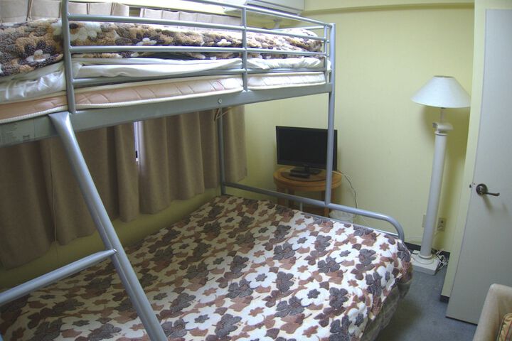 Room 10 of 100