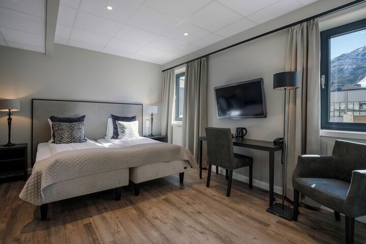 Room 14 of 80