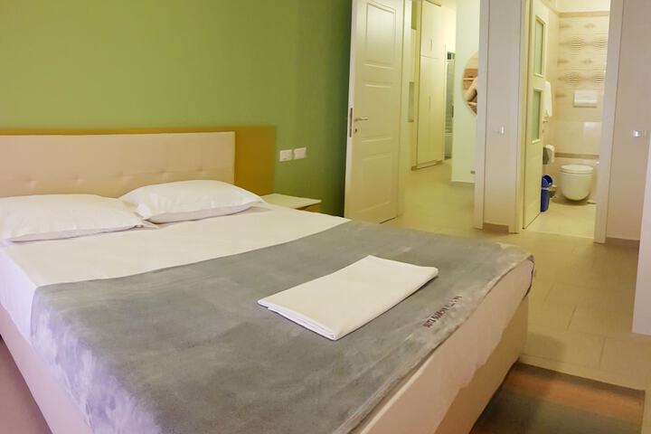 Room 14 of 84