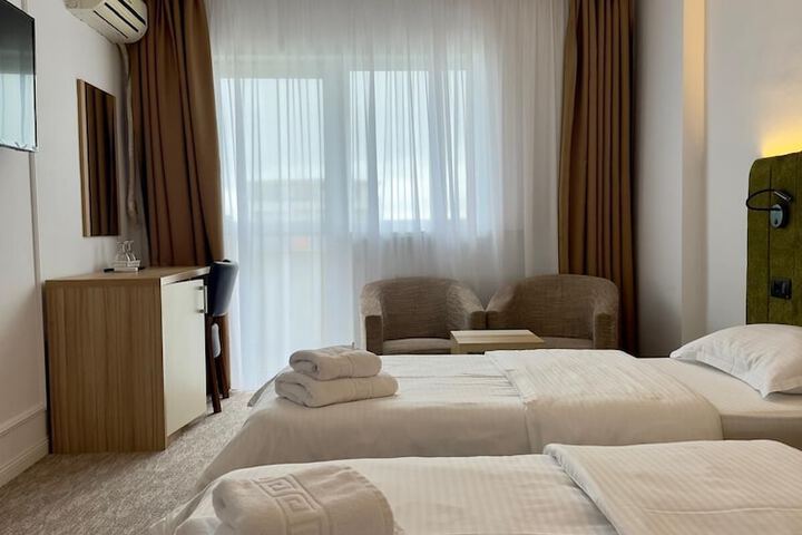 Room 11 of 49