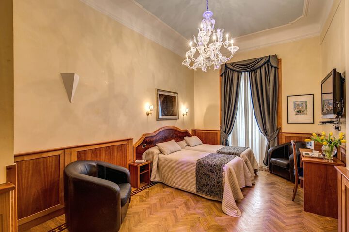 Room 10 of 28
