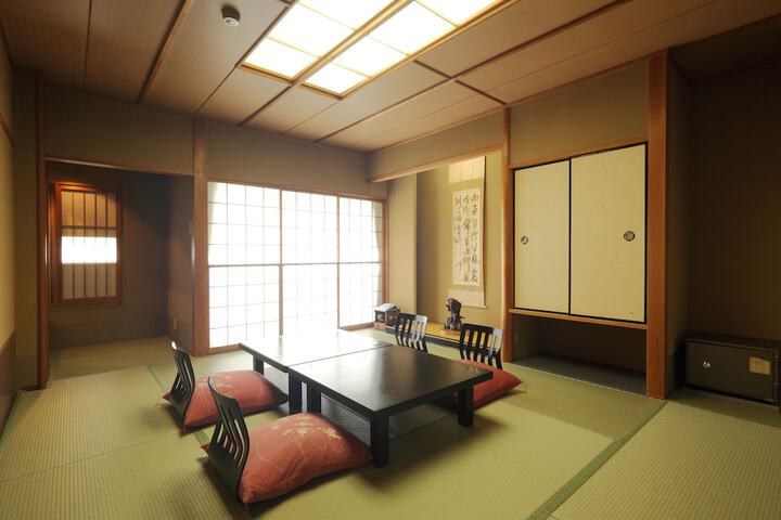 Room 4 of 58