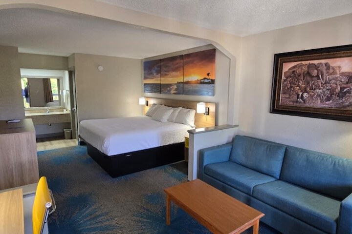 Room 10 of 26