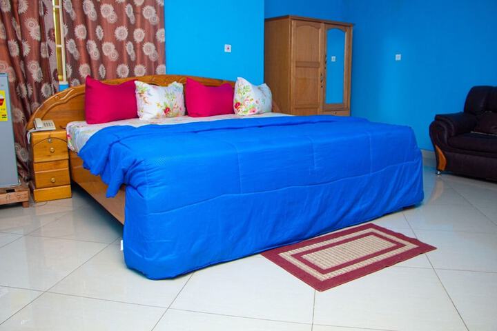 Room 10 of 27