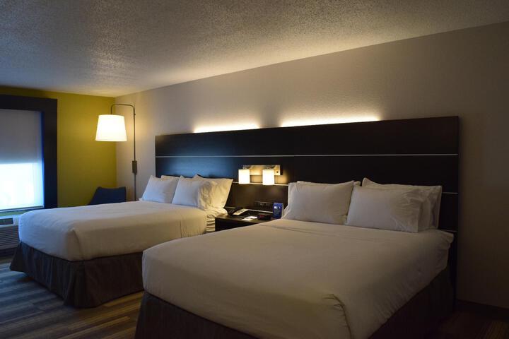 1 King Bed (10 of 28)