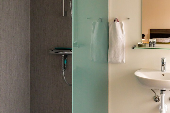 Room 18 of 31