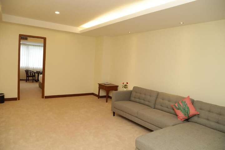 Room 21 of 32