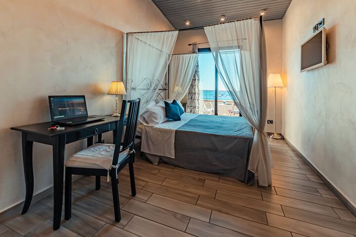 Room 40 of 76