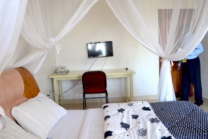 Room 14 of 64