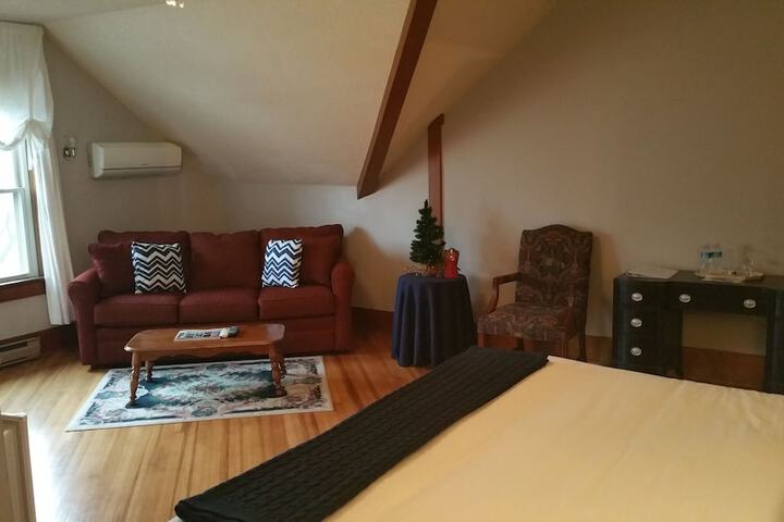 Room 102 of 198