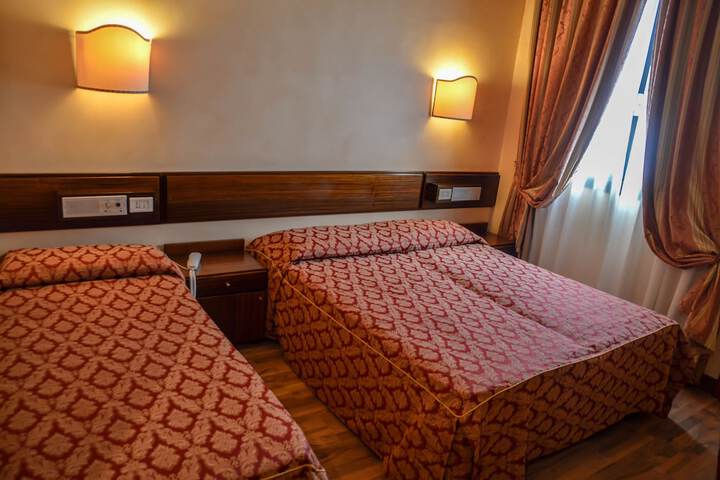 Room 8 of 26