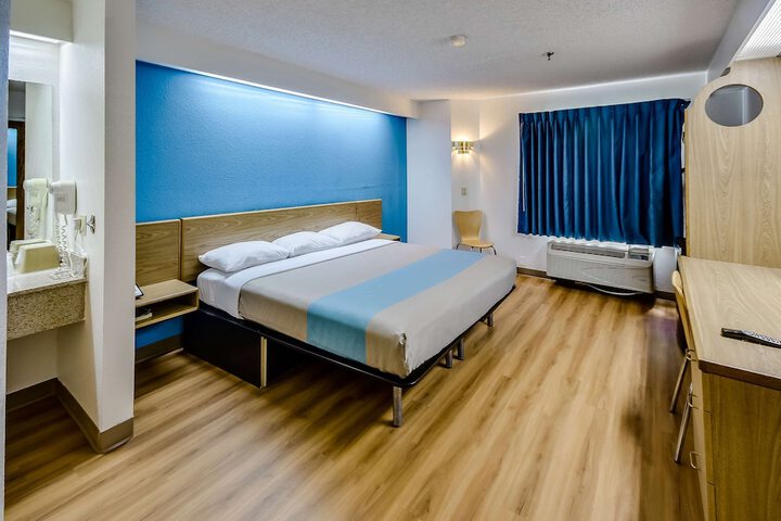 Room 11 of 27