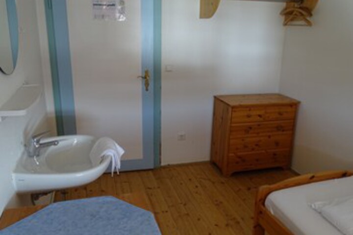 Room 32 of 42