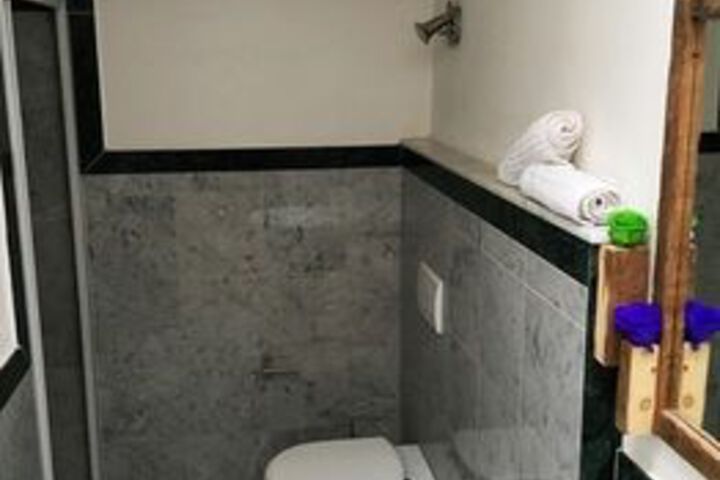 Room 4 of 27
