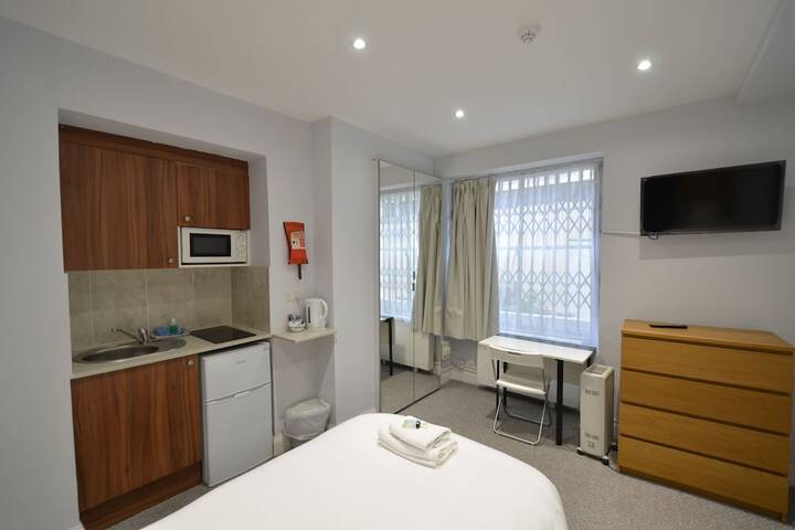 Room 142 of 371
