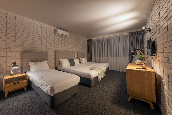Room 3 of 16