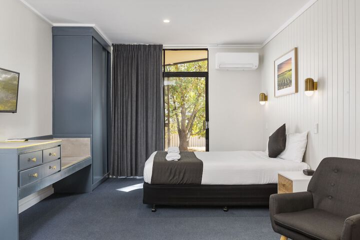 Room 21 of 49