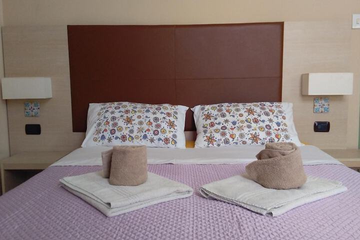 Room 12 of 38