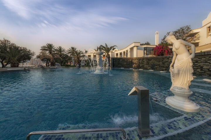 Pool 53 of 125