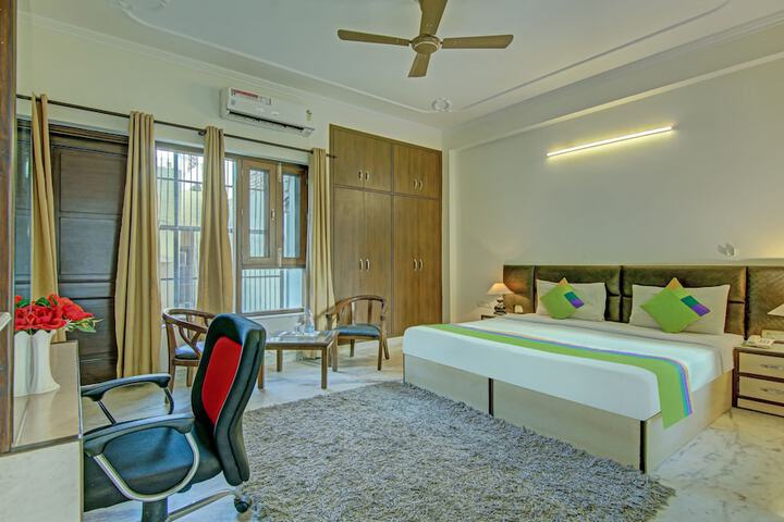 Room 30 of 50
