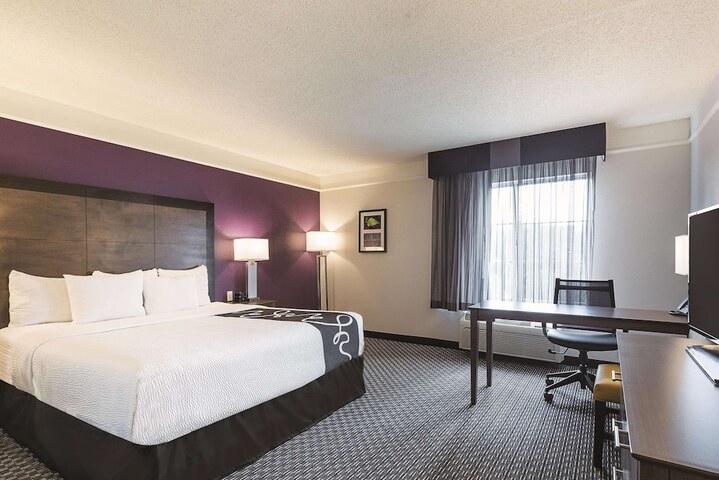 1 King Bed (8 of 14)