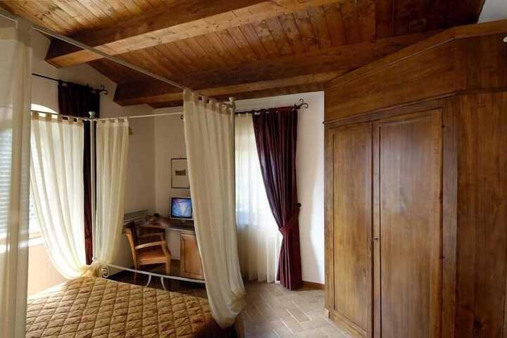 Room 17 of 82
