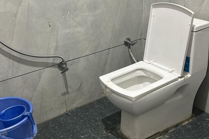 Room 13 of 28