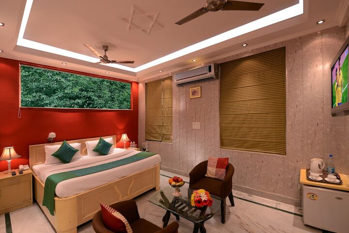 Room 3 of 9