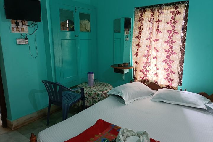 Room 11 of 14
