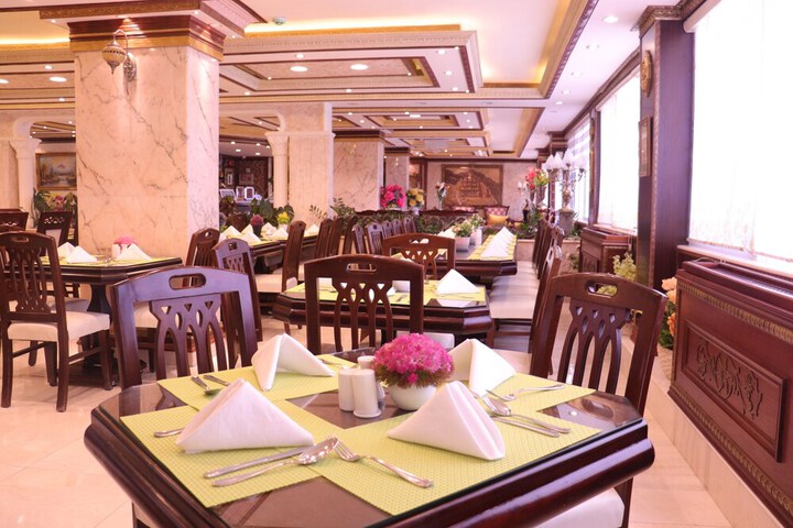 Dining 76 of 110