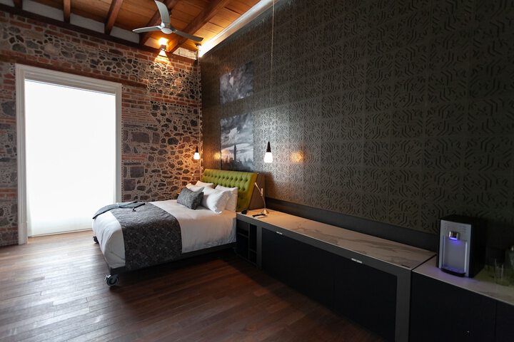 Room 16 of 107