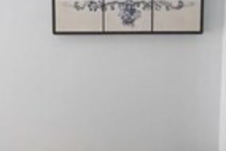 Room 11 of 18