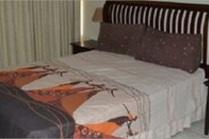 Room 6 of 14