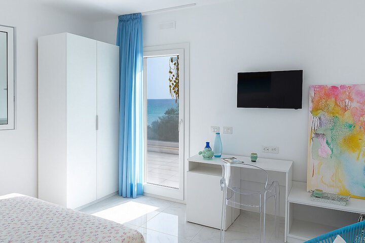 Room 5 of 8