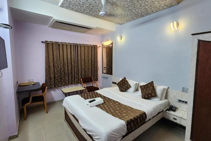 Room 4 of 13