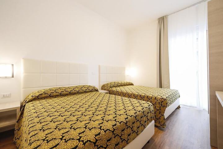 Room 4 of 28