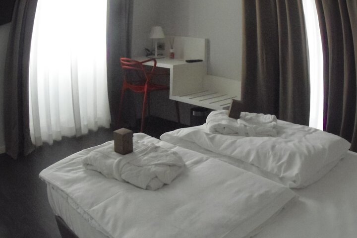 Room 6 of 64