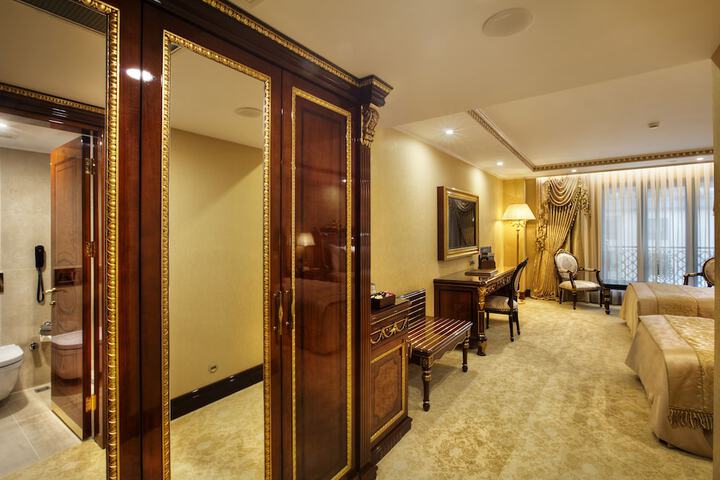 Room 35 of 114