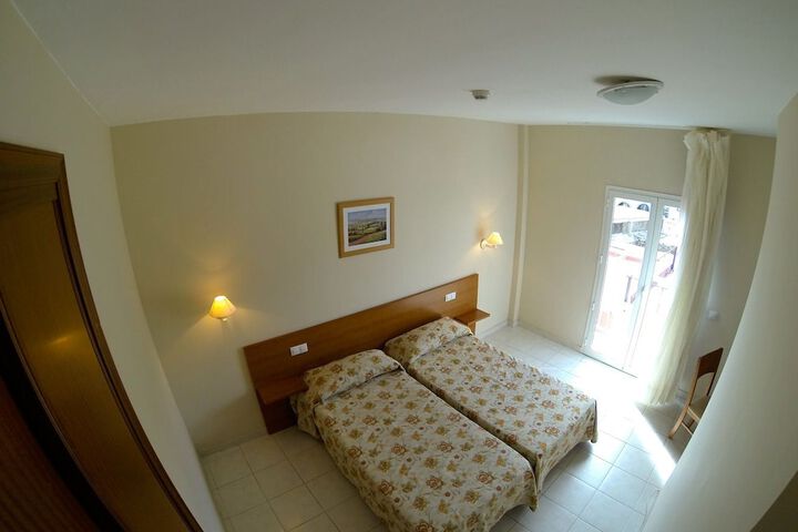 Room 4 of 30
